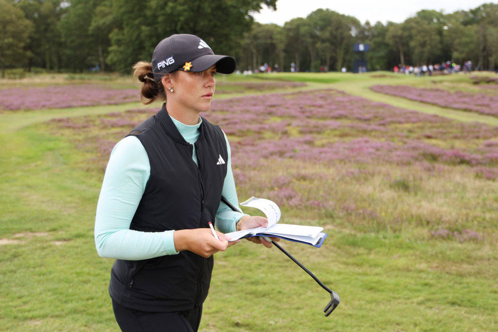 Linn Grant with her scorecard at Walton Heath